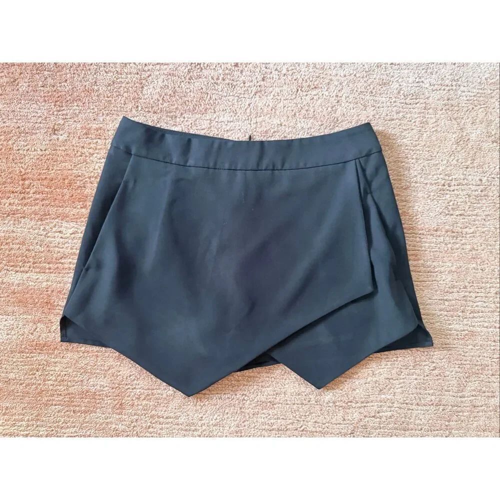 AQUA Black Skort Skirt Shorts Size L Lined Back Zip Made in USA